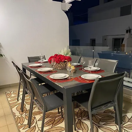 Luxury Apartment *